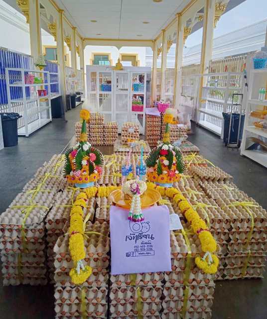 หม้อต้มสเตนเลสที่กำลังลวกไข่อย่างต่อเนื่อง